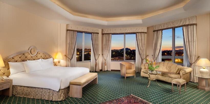 سوئیت ریاست جمهوری سه خوابه, Hilton Yaounde