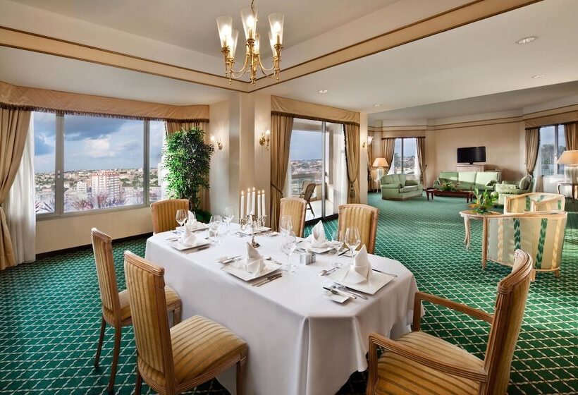 سوئیت ریاست جمهوری سه خوابه, Hilton Yaounde