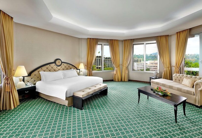 سوئیت ریاست جمهوری سه خوابه, Hilton Yaounde