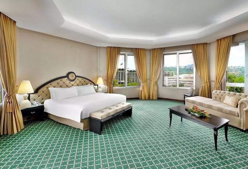 سوئیت ریاست جمهوری سه خوابه, Hilton Yaounde