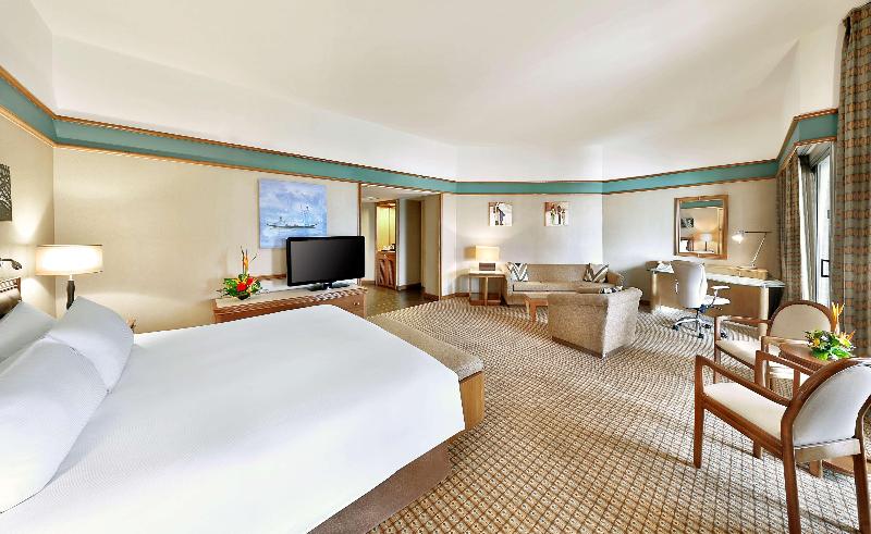 اتاق اجرایی با تخت بزرگ, Hilton Yaounde
