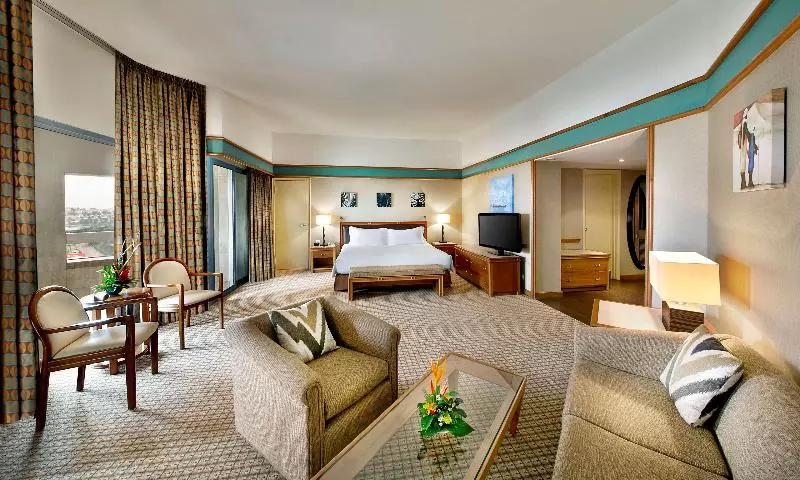اتاق اجرایی با تخت بزرگ, Hilton Yaounde