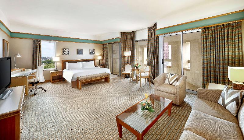 اتاق اجرایی با تخت بزرگ, Hilton Yaounde