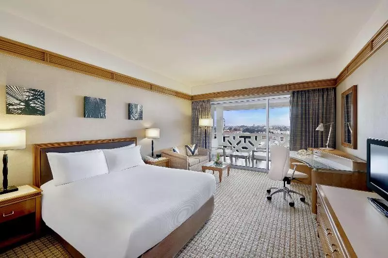 اتاق استاندارد با تخت بزرگ, Hilton Yaounde