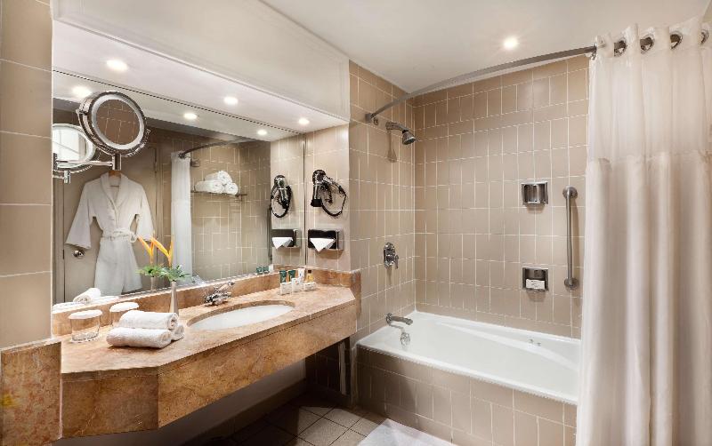 اتاق استاندارد با تخت بزرگ, Hilton Yaounde