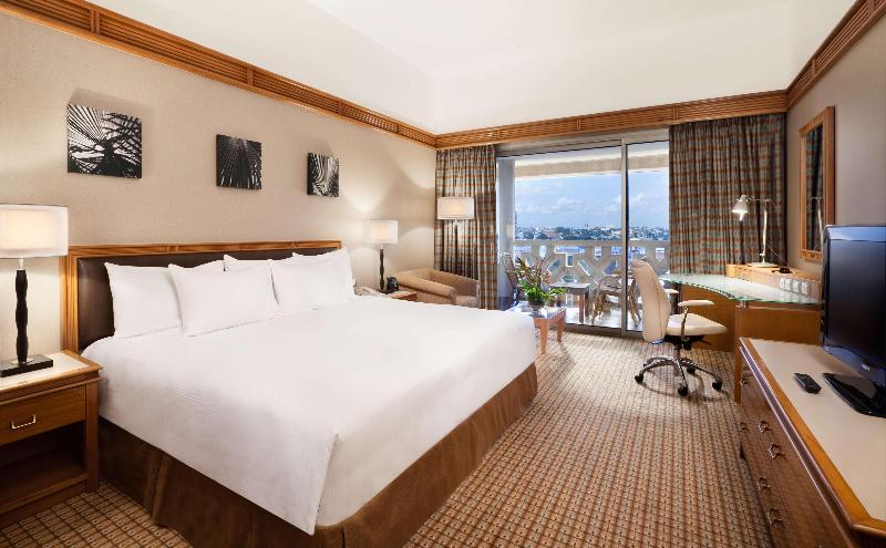 اتاق استاندارد با تخت بزرگ, Hilton Yaounde