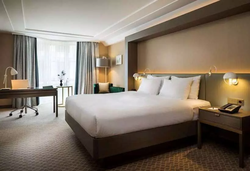اتاق اجرایی با تخت بزرگ, Hilton Yaounde