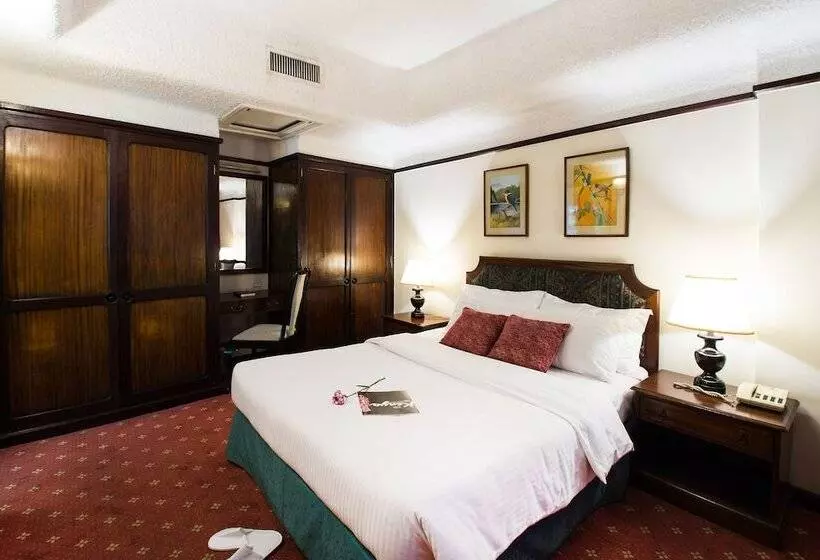 Sviitti Parveke, Nairobi Safari Club By Swiss Bel
