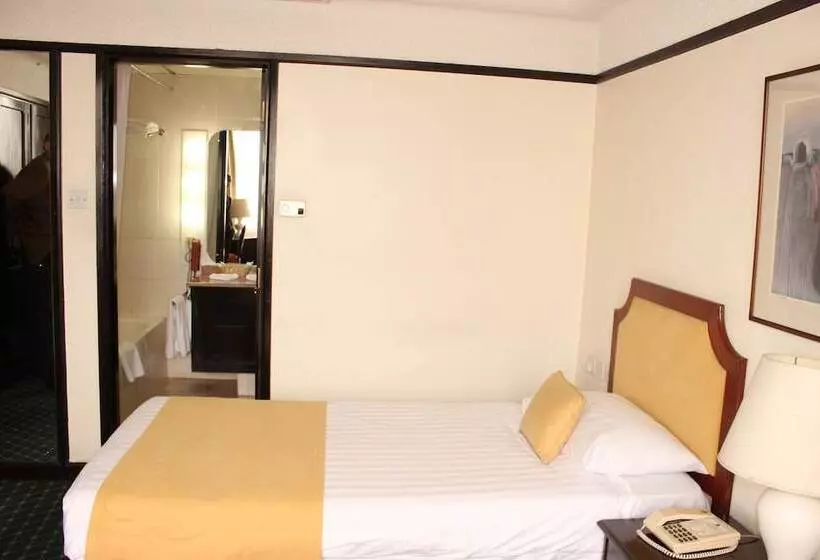 Sviitti Parveke, Nairobi Safari Club By Swiss Bel