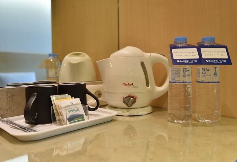 Номер Deluxe, Pacific