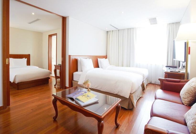 Четырехместный Номер Стандарт, Sejong Hotel Seoul Myeongdong
