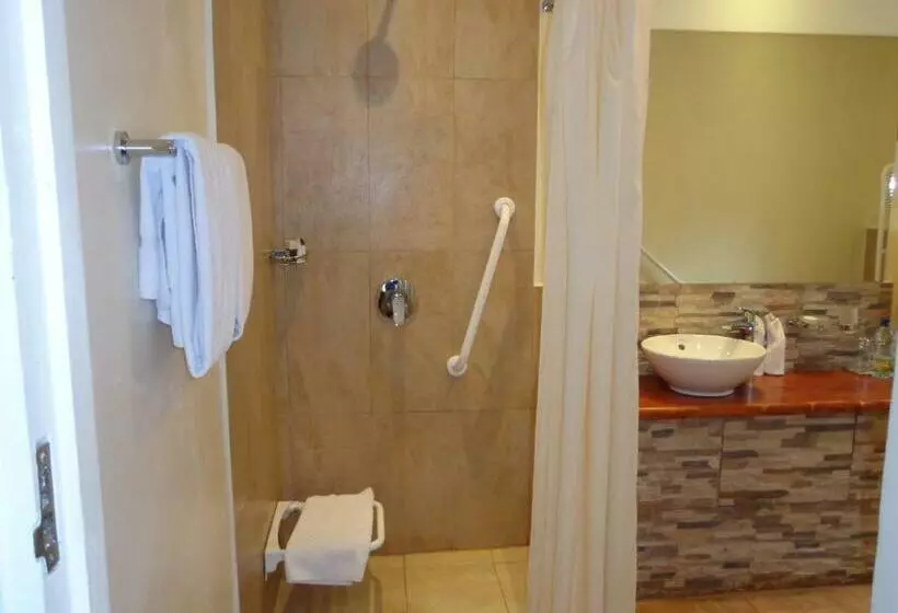 اتاق استاندارد, The Aberdare Country Club