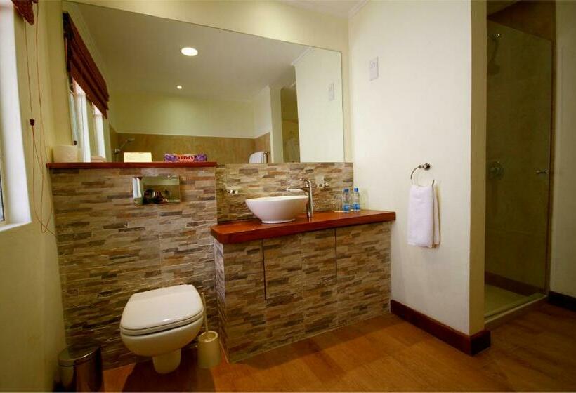 اتاق استاندارد, The Aberdare Country Club