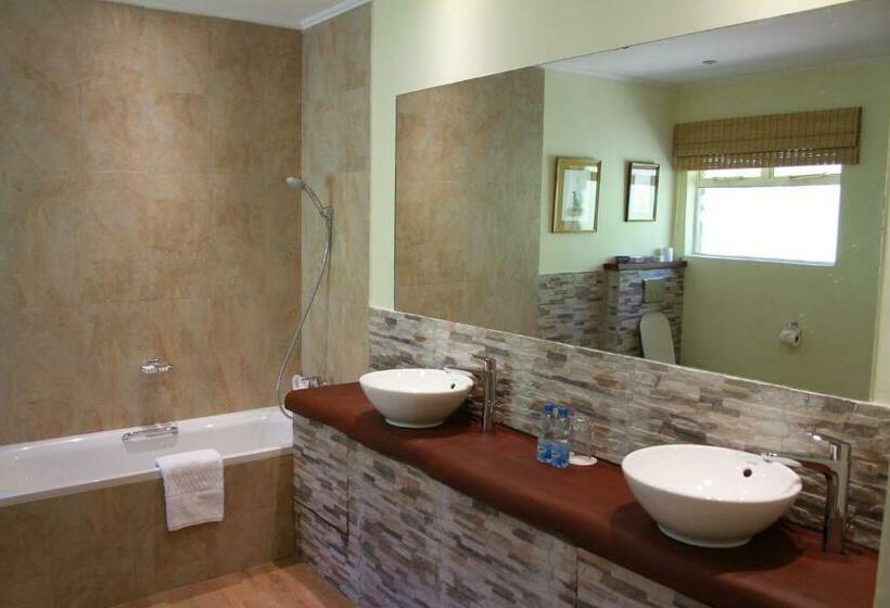 اتاق استاندارد, The Aberdare Country Club