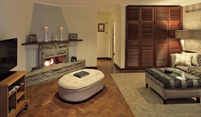 اتاق استاندارد, The Aberdare Country Club