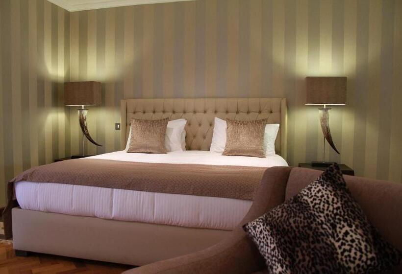 اتاق استاندارد, The Aberdare Country Club