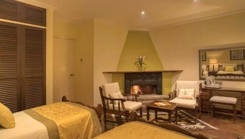 اتاق کلاسیک, The Aberdare Country Club