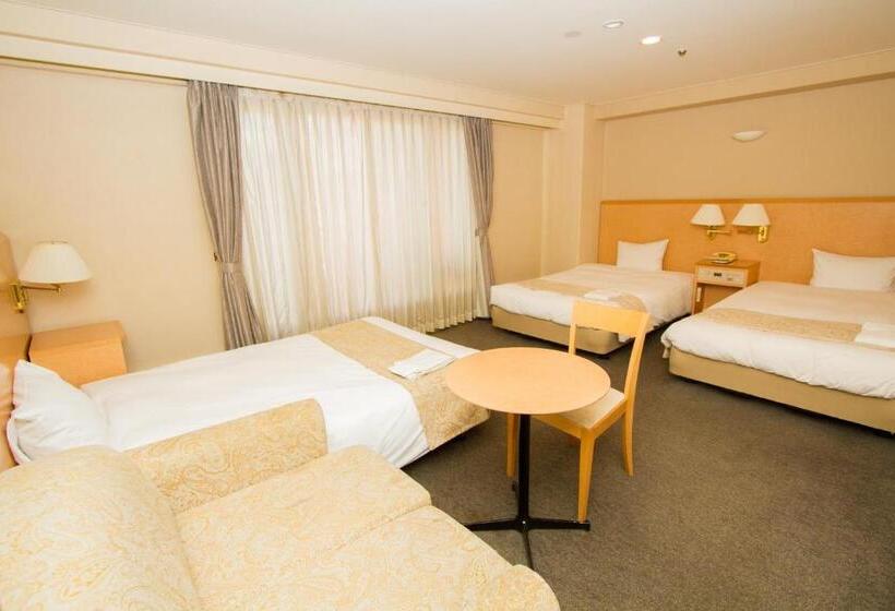 غرفة قياسية ثلاثية, Yokohama Camelot Japan