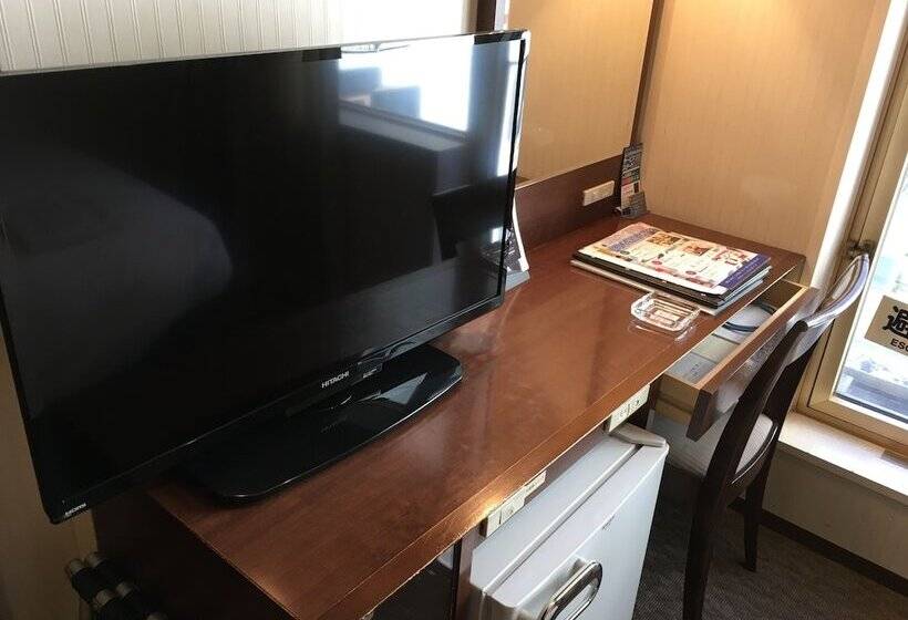 غرفة قياسية ثلاثية, Yokohama Camelot Japan