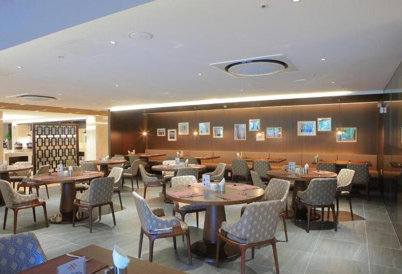 إستوديو قياسى, Mona Yongpyong