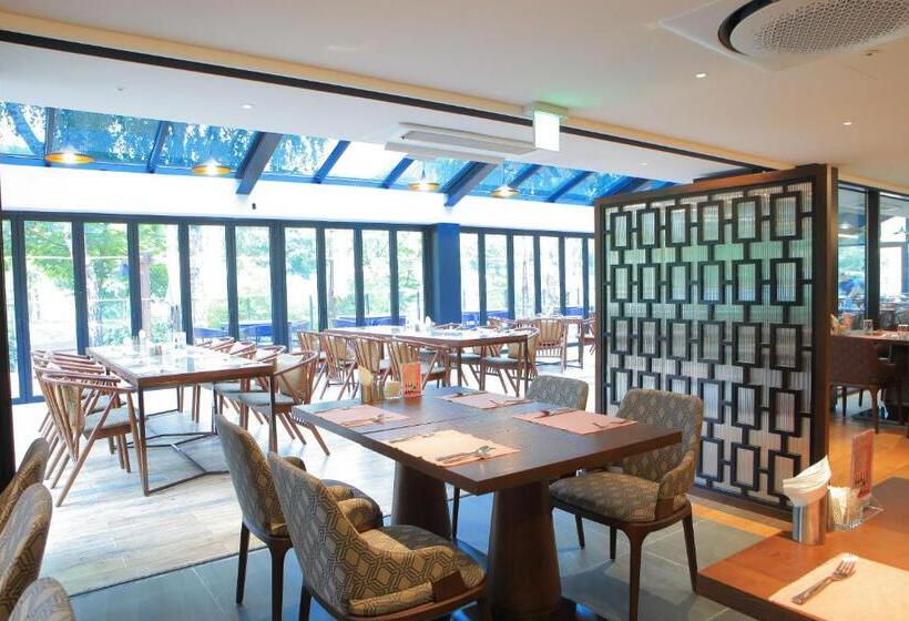 إستوديو قياسى, Mona Yongpyong