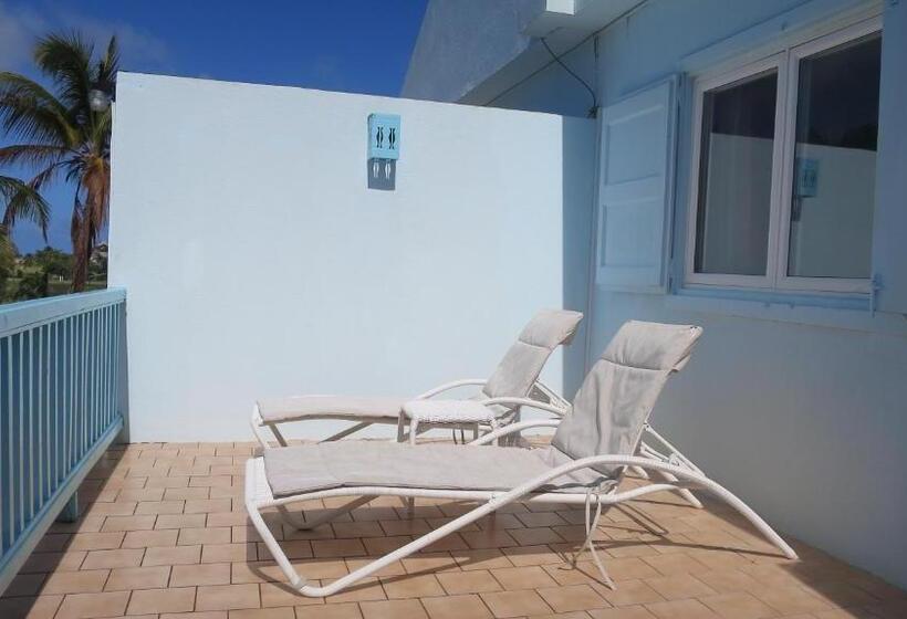 اتاق استاندارد با چشم‌انداز دریا, Timothy Beach Resort