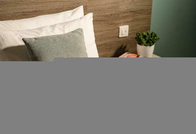 اتاق خانوادگی, 115 The Strand Hotel By Neu Collective