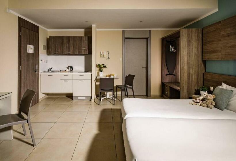 اتاق خانوادگی, 115 The Strand Hotel By Neu Collective