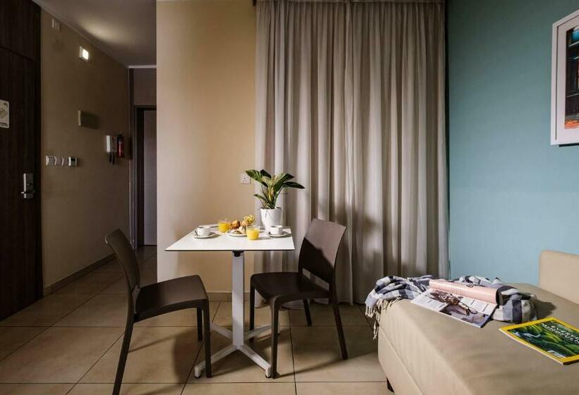 اتاق خانوادگی, 115 The Strand Hotel By Neu Collective