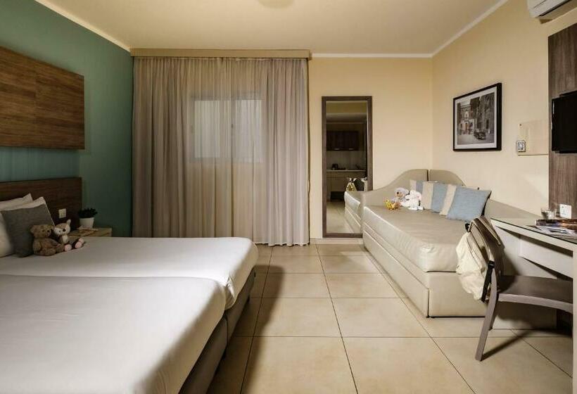 اتاق خانوادگی, 115 The Strand Hotel By Neu Collective