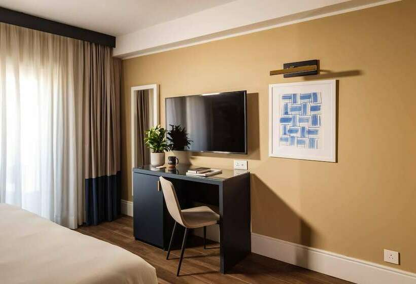 اتاق اجرایی, 115 The Strand Hotel By Neu Collective