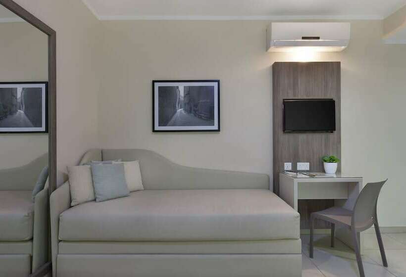 اتاق خانوادگی, 115 The Strand Hotel By Neu Collective