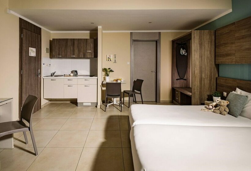 اتاق خانوادگی, 115 The Strand Hotel By Neu Collective