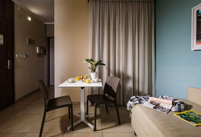 اتاق خانوادگی, 115 The Strand Hotel By Neu Collective