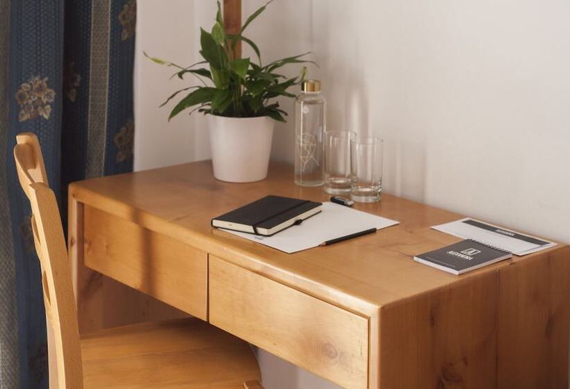 اتاق استاندارد, Alexandra