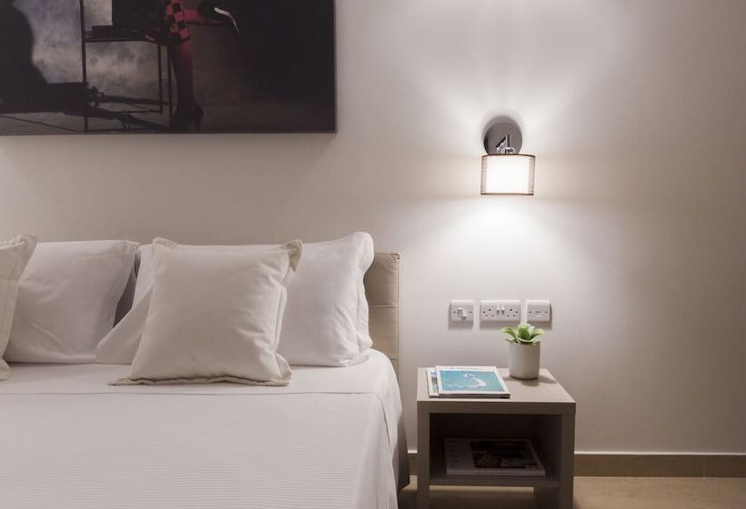 اتاق سوپریور, Alexandra