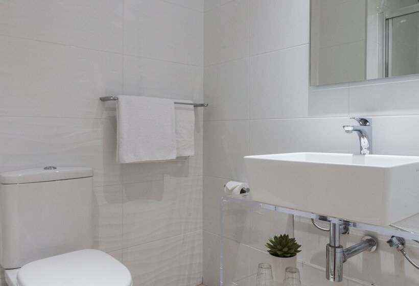 اتاق خانوادگی, Alexandra