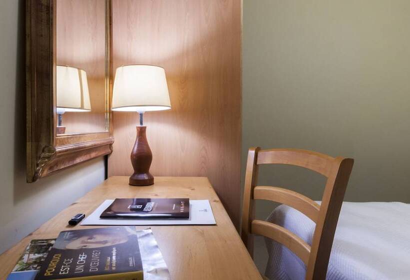 اتاق خانوادگی, Alexandra