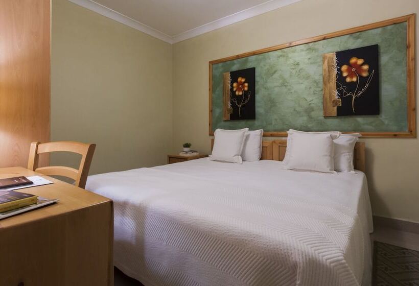 اتاق خانوادگی, Alexandra