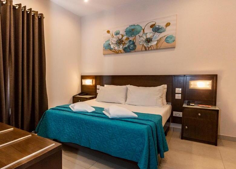 اتاق استاندارد با بالکن, Cerviola