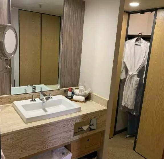 سوئیت مستر, Galeria Plaza Reforma