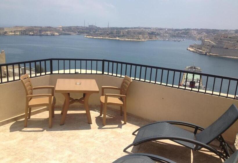 اتاق استاندارد با تراس و چشمانداز دریا, Grand Harbour