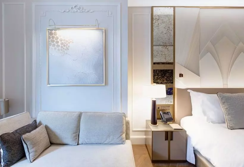 Superior Interior Room, Hôtel De Paris Monte Carlo
