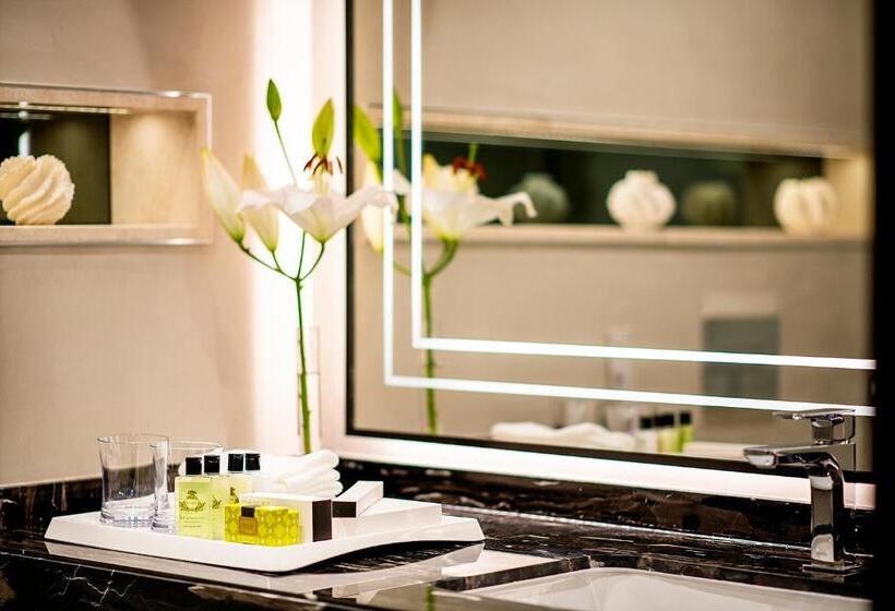 اتاق استاندارد با بالکن, Intercontinental Muscat, An Ihg