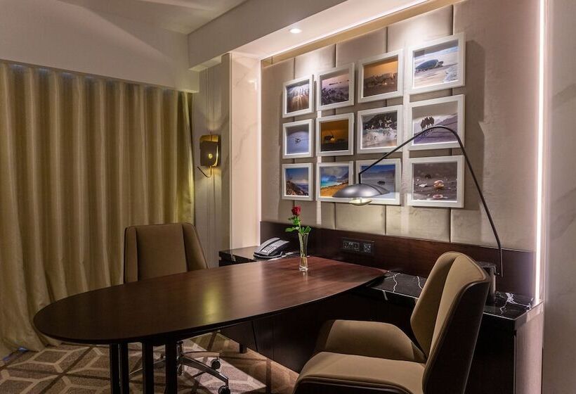 سوییت جونیور با چشم‌انداز دریا, Intercontinental Muscat, An Ihg