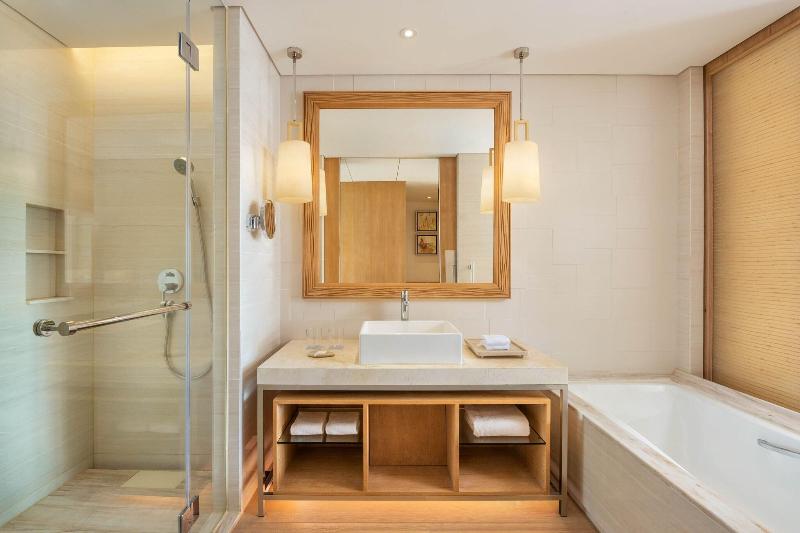 سوئیت اجرایی با تخت کینگ, Intercontinental Muscat, An Ihg