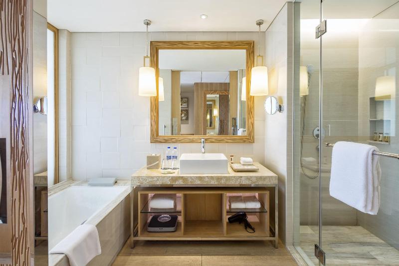 سوئیت اجرایی با تخت کینگ, Intercontinental Muscat, An Ihg