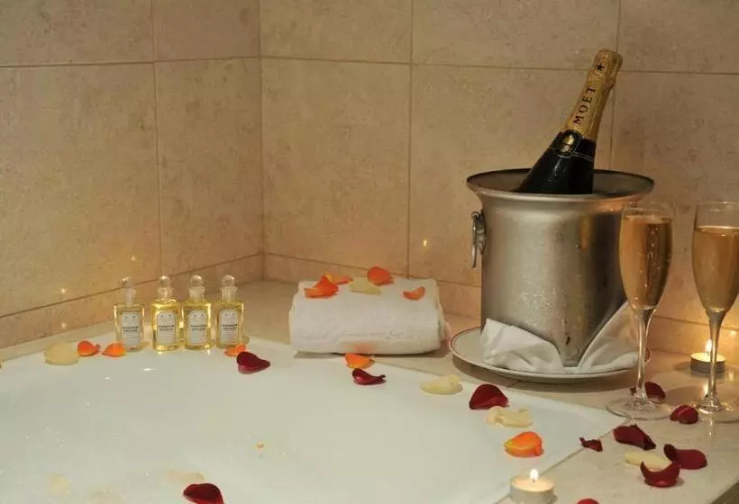 اتاق لوکس, Polana Serena