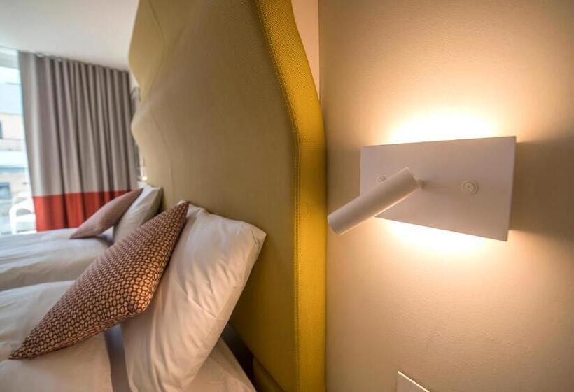 اتاق استاندارد سه نفره, Seaview Hotel Adults Only 16 Plus