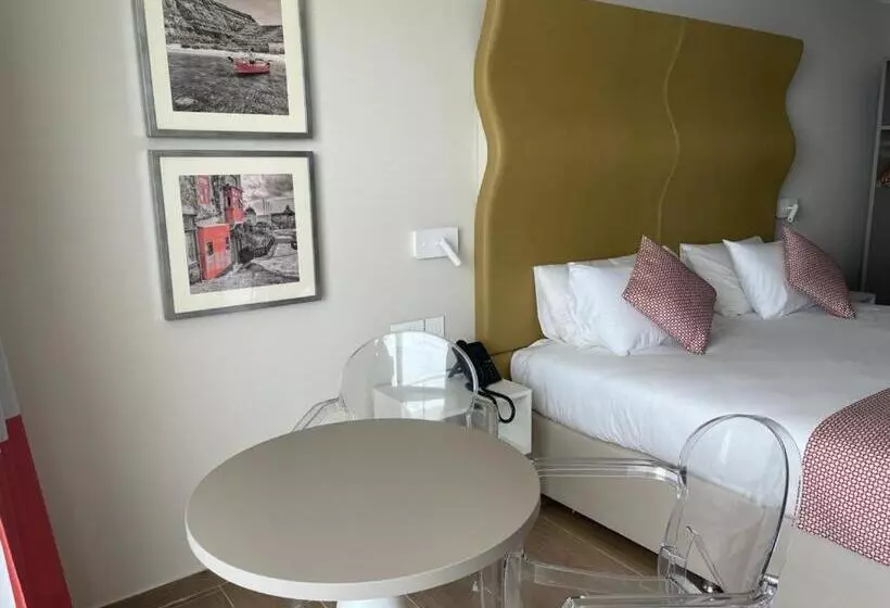 スタンダードトリプルルーム, Seaview Hotel   Adults Only 16 Plus